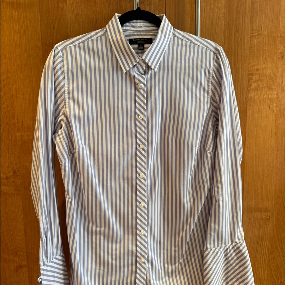 Banana Republic Riley Shirt – Blue & White Stripe – Size 12
